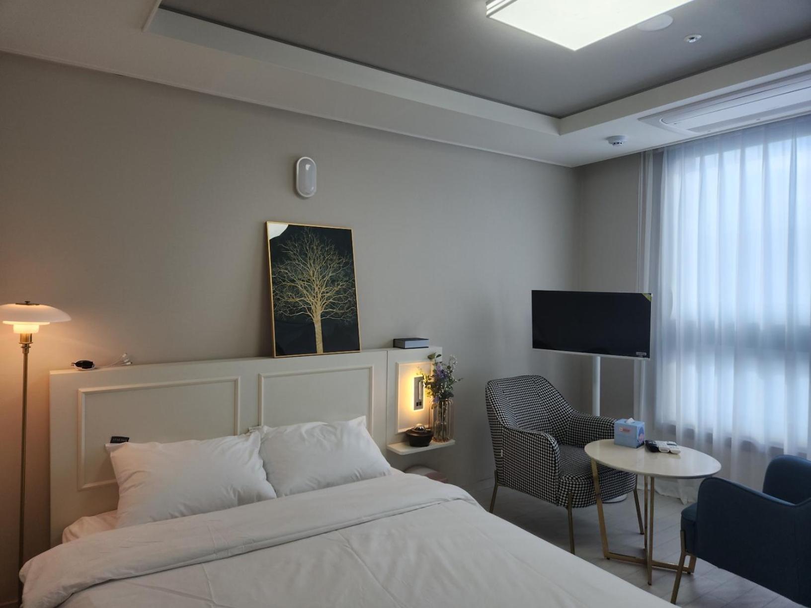 Daegu Star B&B Dsr Hotel Lily Bagian luar foto